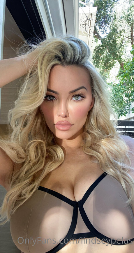 Lindsey Pelas