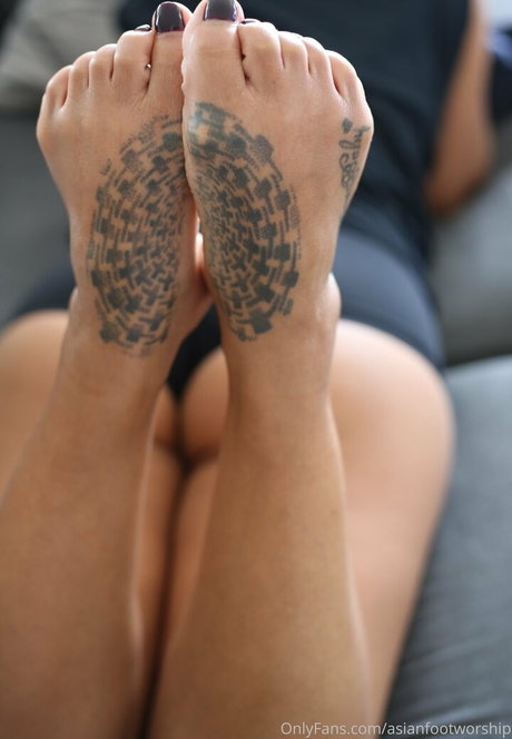 Asianfootworship