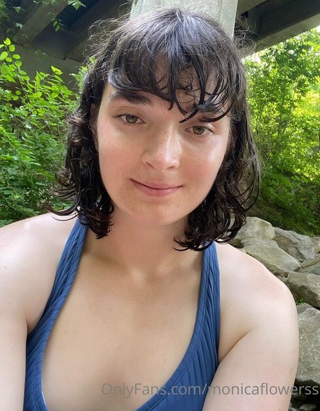 Monicaflowerss