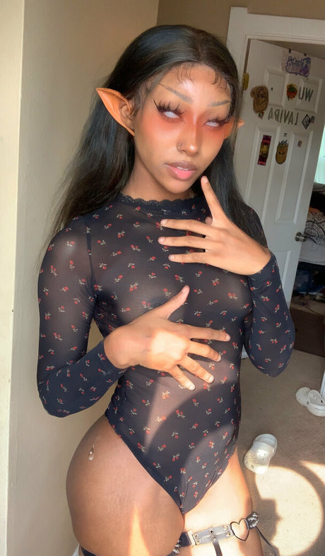 Foto di nudo di fuga di OnlyFans di Lilvira