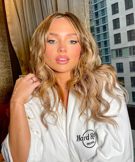 Natalie Alyn Lind