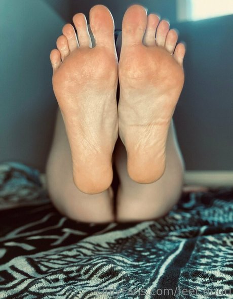 Feetguurl