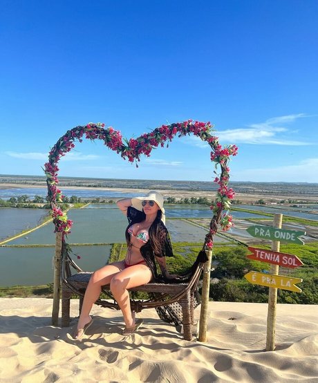 Haninha Lobato Privacy