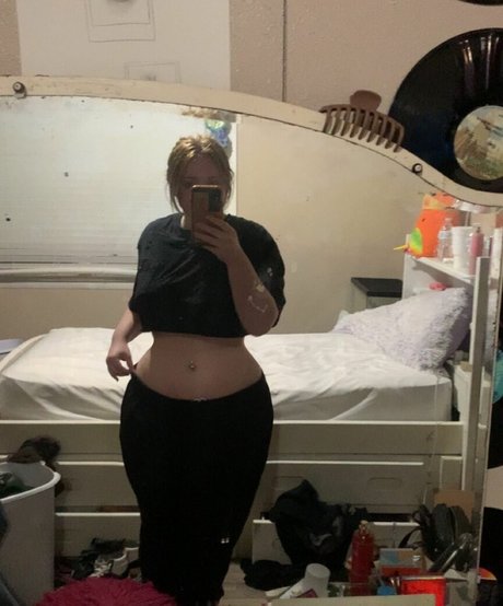 Foto di nudo di fuga di OnlyFans di Yourstrulysav1