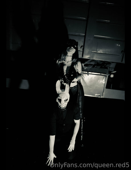 Queen Red
