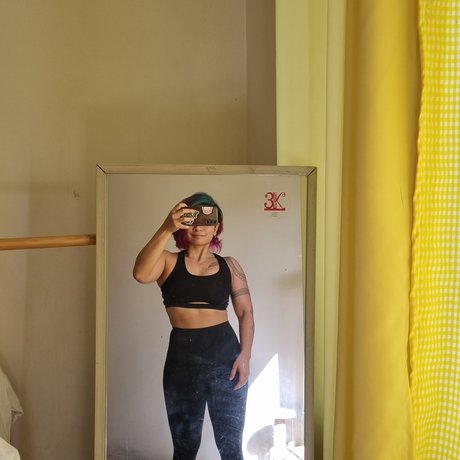 Foto di nudo di fuga di OnlyFans di Nyaaati