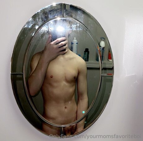 Yourmomsfavoriteboi