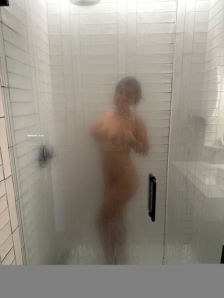 Foto di nudo di fuga di OnlyFans di Mello Melanie21