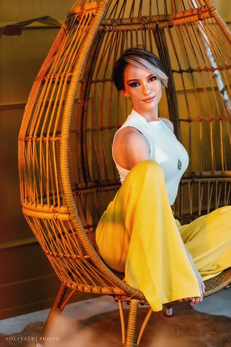 Thedaberrytwins Alex And Leah