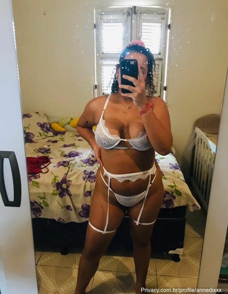 Foto di nudo di fuga di OnlyFans di Annedixx