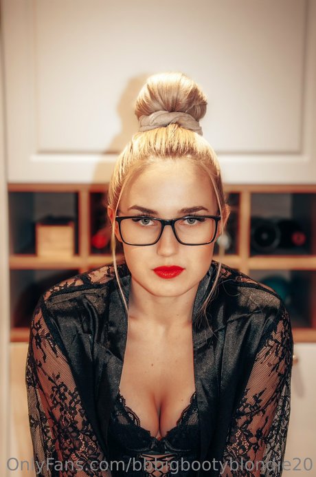Bigbootyblondie