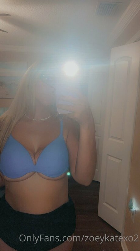 Zoeykatexo2