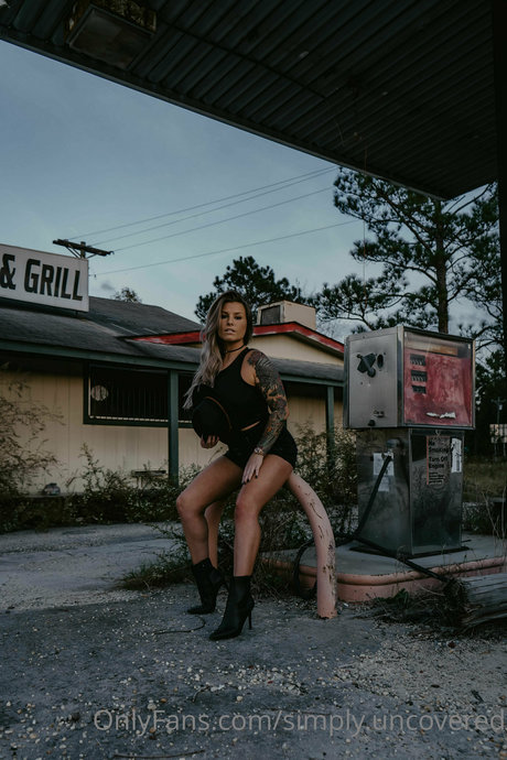 Simplyuncovered Jessie P