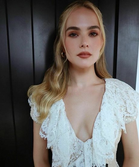 Zoey Deutch