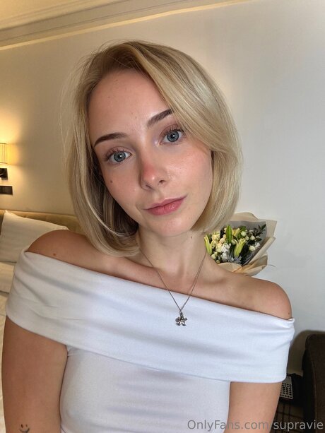 Foto di nudo di fuga di OnlyFans di Supravie