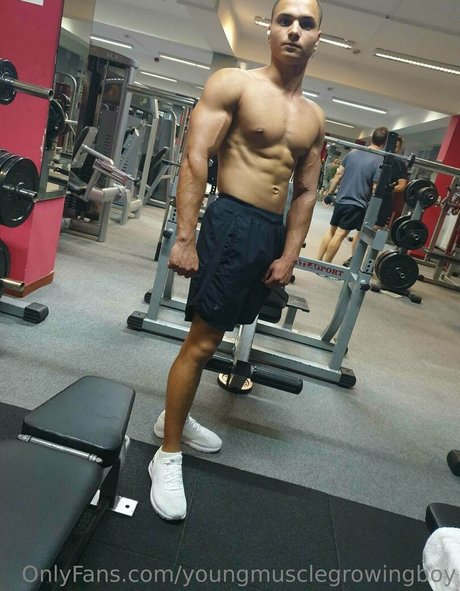 Youngmusclegrowingboy