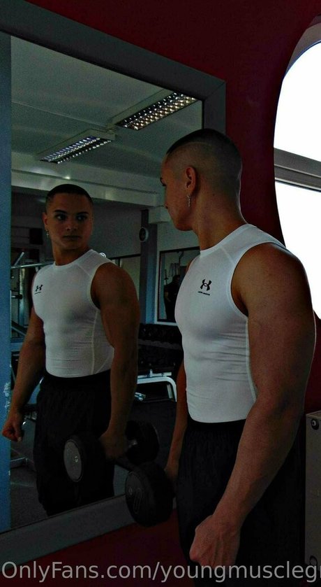 Youngmusclegrowingboy