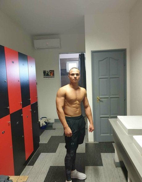 Youngmusclegrowingboy