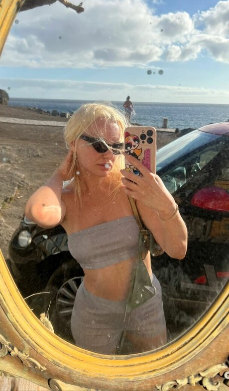 Foto di nudo di fuga di OnlyFans di Alexandra Stan