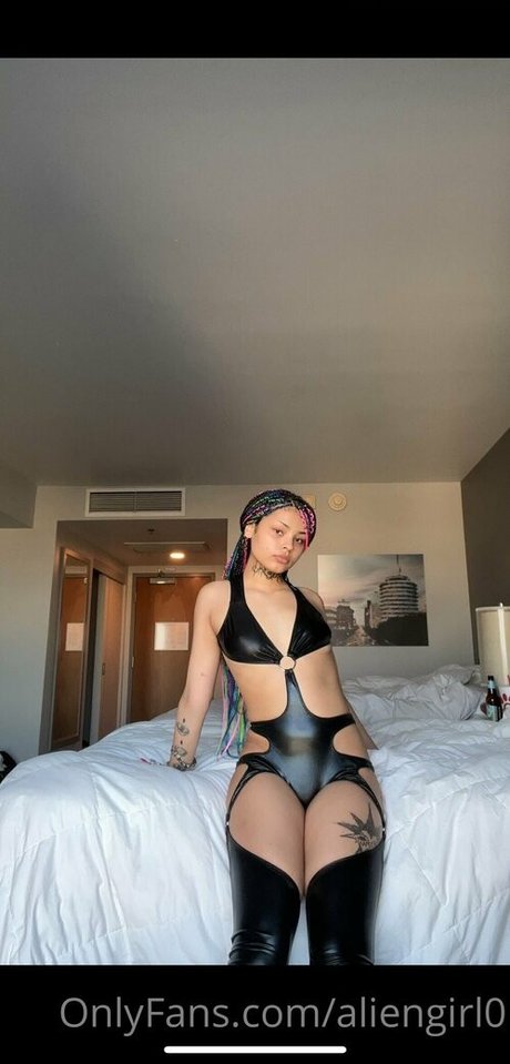 Aliengirl0