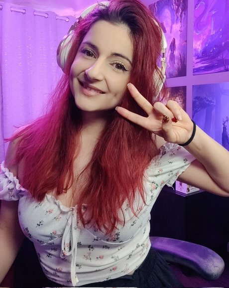 Anniefuchsia