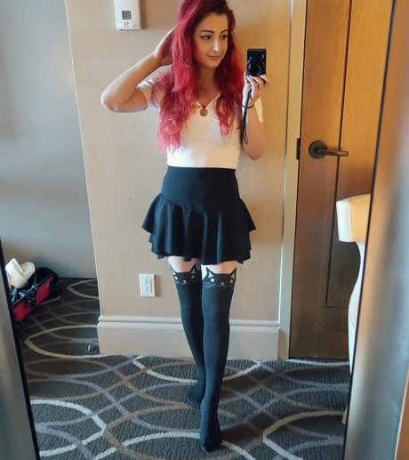 Anniefuchsia