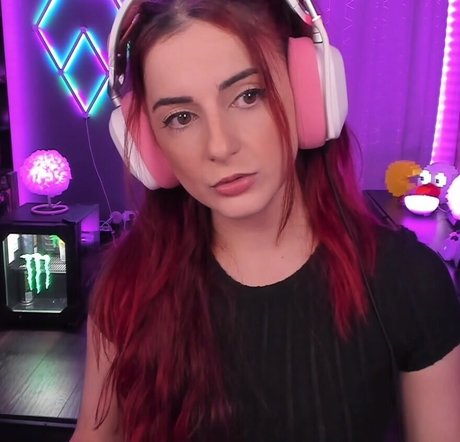 Anniefuchsia
