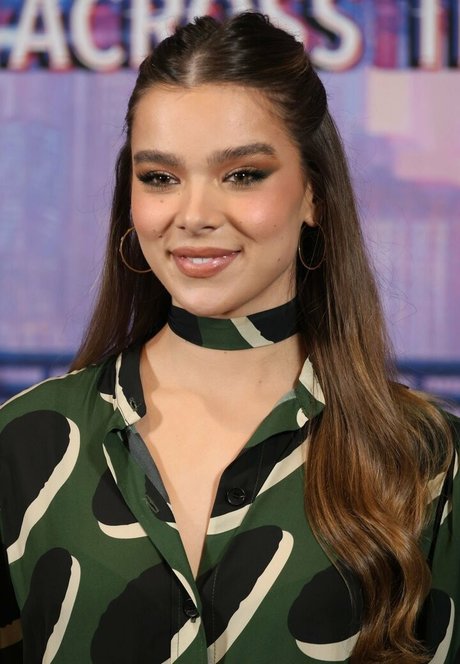 Hailee Steinfeld