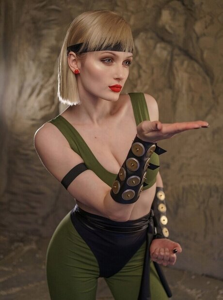 Mortal Kombat Erotic Cosplay
