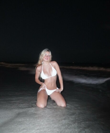 Zoe Riser  Zoeriser  Zoeriserr  Zoeriserr