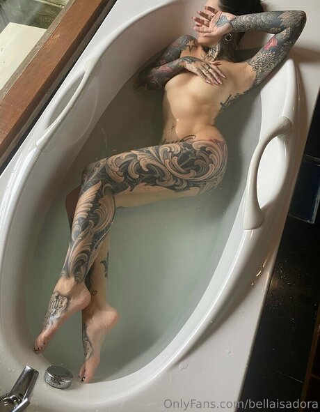 Foto di nudo di fuga di OnlyFans di Bella Isadora