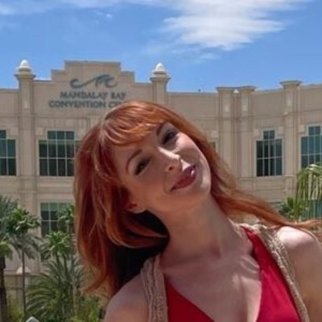Lisa Foiles
