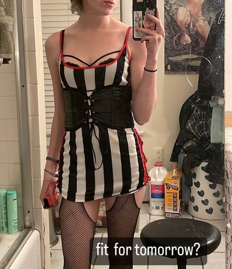 Foto di nudo di fuga di OnlyFans di Mae