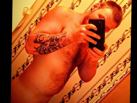 Foto di nudo di fuga di OnlyFans di Lolo