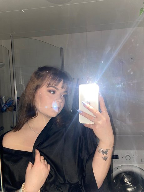 Foto di nudo di fuga di OnlyFans di Matlena