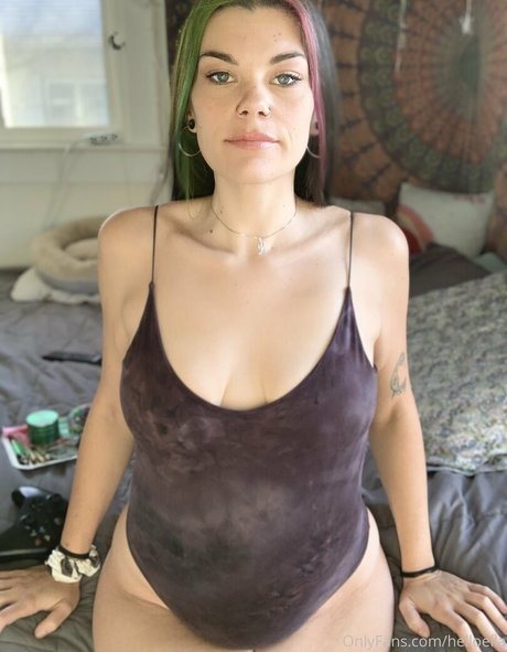 Foto di nudo di fuga di OnlyFans di Helloella