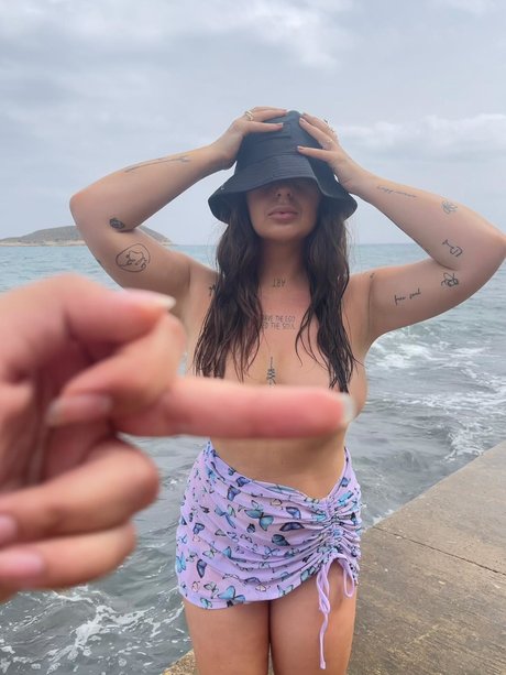 Foto di nudo di fuga di OnlyFans di Carids Art