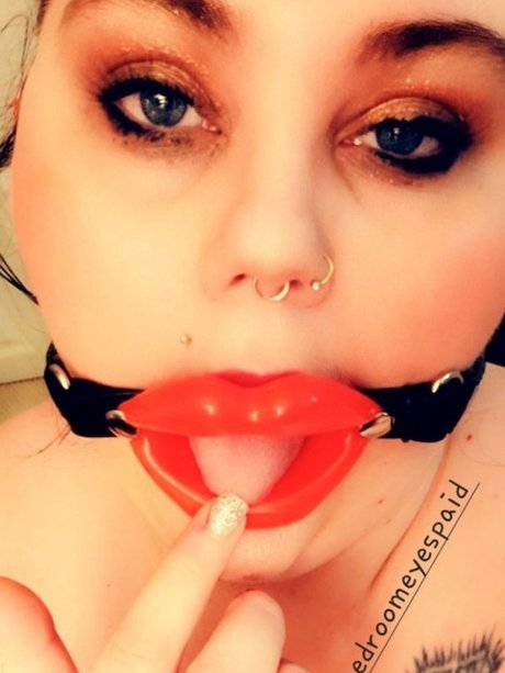 Gemmalucre Throat Goddess