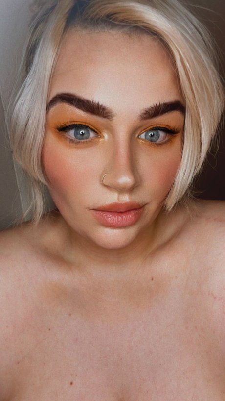 Foto di nudo di fuga di OnlyFans di Arrow 