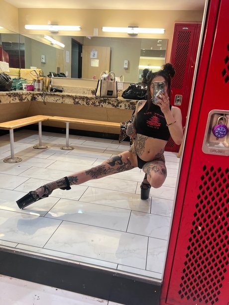 Foto di nudo di fuga di OnlyFans di  Karma