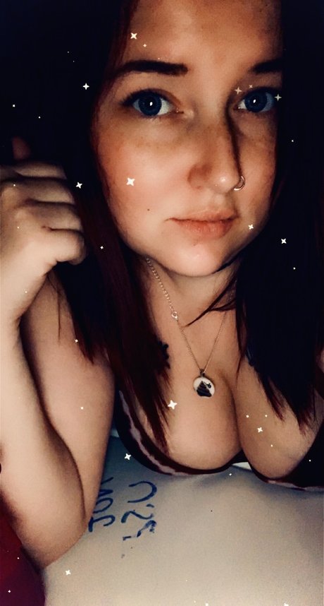 Lizzie Simpson Read Bio