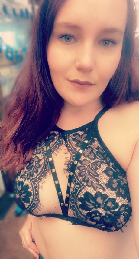 Curvyredhead
