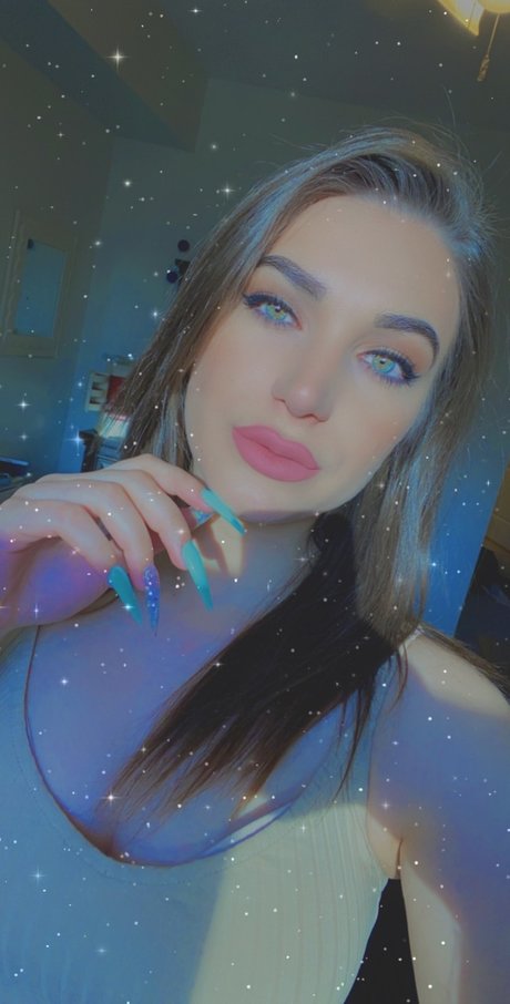 Foto di nudo di fuga di OnlyFans di Cara