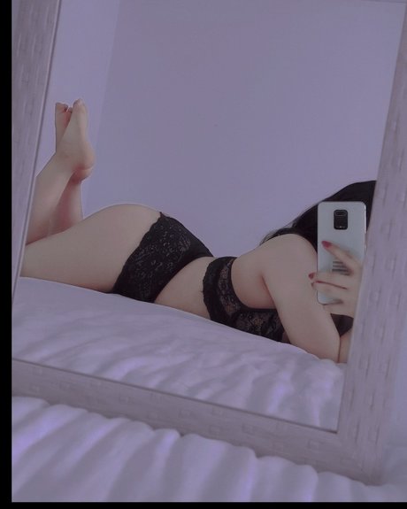 Foto di nudo di fuga di OnlyFans di Beli