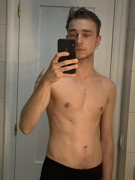 Foto di nudo di fuga di OnlyFans di Lesha
