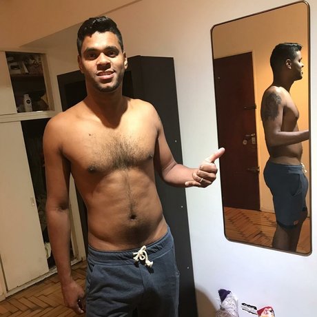 Foto di nudo di fuga di OnlyFans di Angel Acevedo