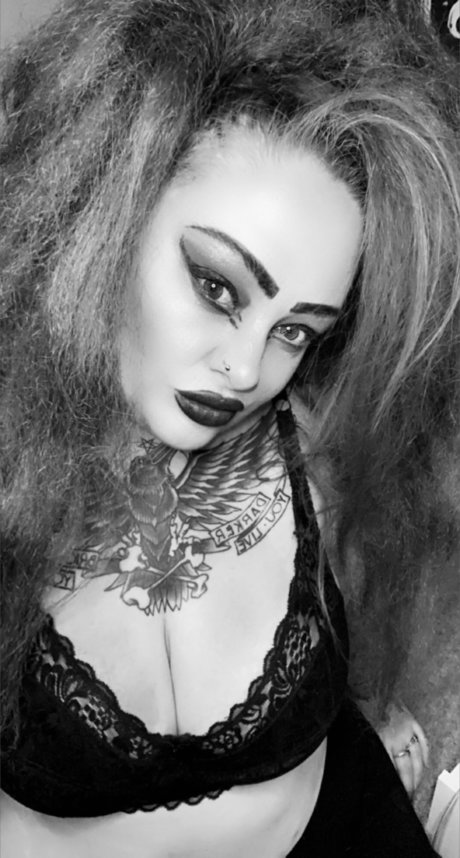 Foto di nudo di fuga di OnlyFans di Pheadra