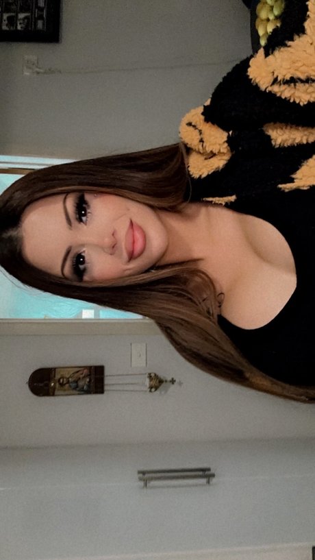 Foto di nudo di fuga di OnlyFans di Mercedes