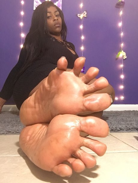 Queensizesexyfeet