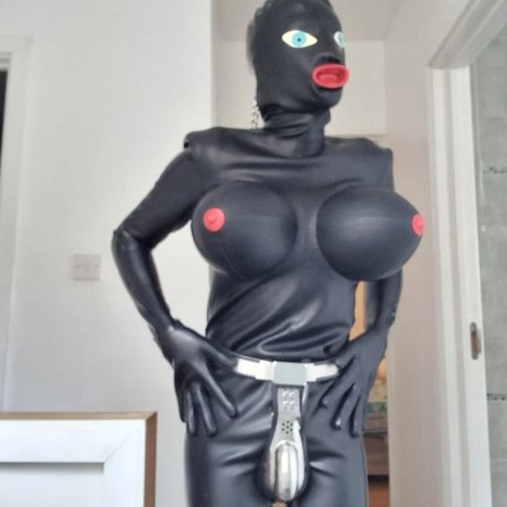 Foto di nudo di fuga di OnlyFans di Rubberdolljim